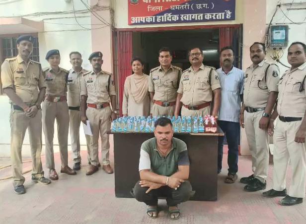 Dhamtari: धमतरी में अवैध शराब पर बड़ी कार्रवाई, किराना दुकान से 128 पौवा देशी शराब जब्त