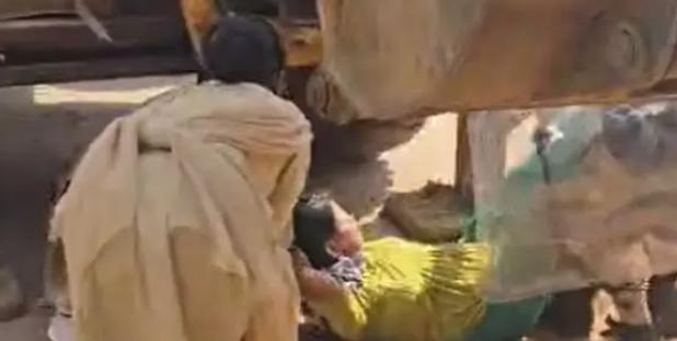 Narayanpur: अतिक्रमण हटाने पहुंची टीम के सामने लेट गई महिला, नारायणपुर में मचा हंगामा