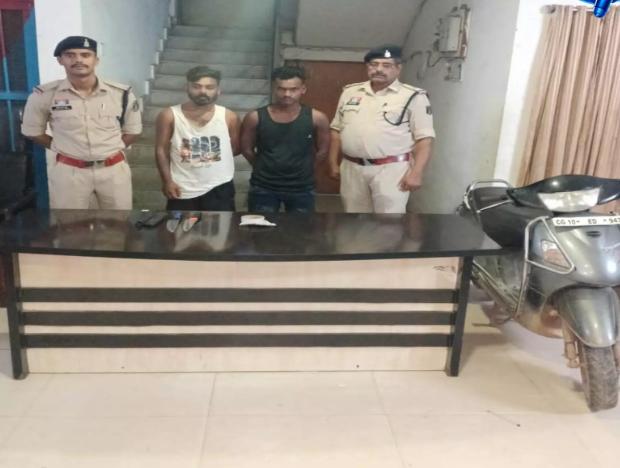 Bilaspur: चकरभाठा पुलिस की बड़ी कार्रवाई, लूट की वारदात का कुछ ही घंटों में खुलासा, दो आरोपी व एक बालक गिरफ्तार