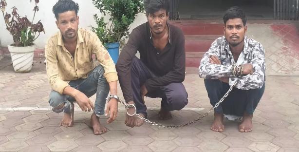 Chhattisgarh: रायगढ़ में युवक से मोबाइल और नकदी लूटने वाले तीन आरोपी गिरफ्तार