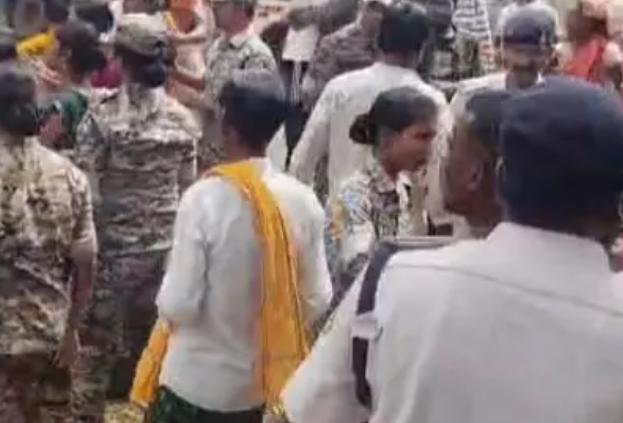 Chhattisgarh: बस्तर में जमीन कब्जा दिलाने गई राजस्व टीम पर हमला, आरआई समेत तीन लोगों से मारपीट