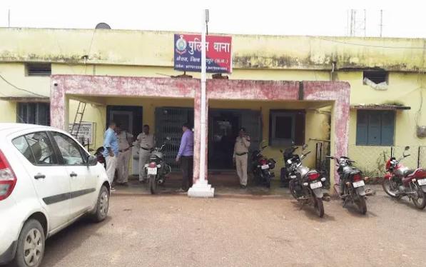 Raipur: खनिज अधिकारियों को धमकाने के मामले में पालिका अध्यक्ष के पति पर FIR, वायरल वीडियो बना सबूत