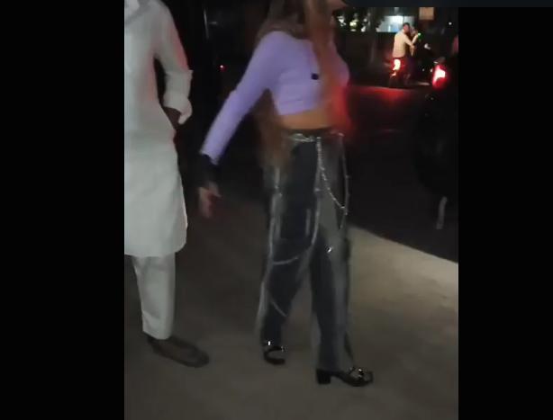 “सड़क पर युवती का हंगामा, पुलिस से भी भिड़ी, वर्दी फाड़ने का आरोप”