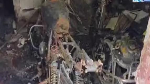 Raigarh: रायगढ़ में दर्दनाक हादसा, एसी कंप्रेसर फटने से पिता की मौत, बेटा गंभीर रूप से घायल