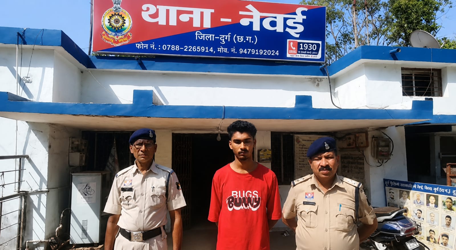 “ग्राहक का इंतजार कर रहा था युवक, तभी पहुंच गई पुलिस”