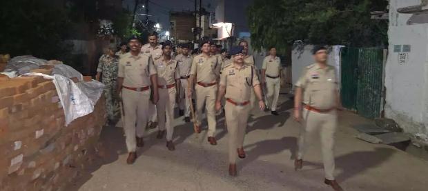 रायपुर पुलिस का बड़ा कॉम्बिंग गश्त अभियान: 130 जवानों ने संभाला मोर्चा, संदिग्धों की जांच