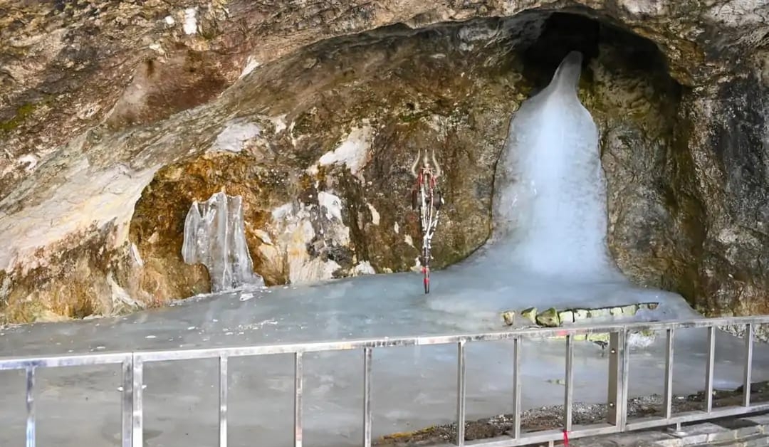 “हिमालय की गहराइयों में गूंजा ‘हर हर महादेव’, सन्नाटे को चीरती मंत्रोच्चार की गूंज, शुरू हुआ महा-सफर”