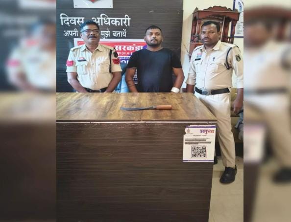 संपत्ति विवाद में बेटे ने पिता पर किया जानलेवा हमला, हथियार समेत गिरफ्तार