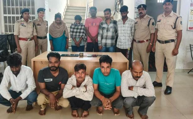 दुर्ग में जुए के अड्डे पर पुलिस की रेड, 10 जुआरी गिरफ्तार