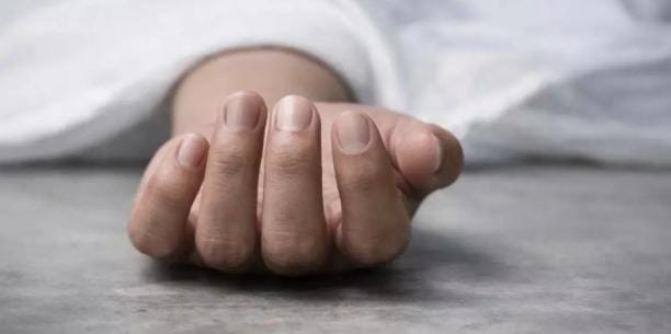 कुएं की दीवार पर बैठकर बीड़ी पी रहा था युवक, अचानक बिगड़ा संतुलन और 20 फीट गहरे कुएं में गिरकर मौत