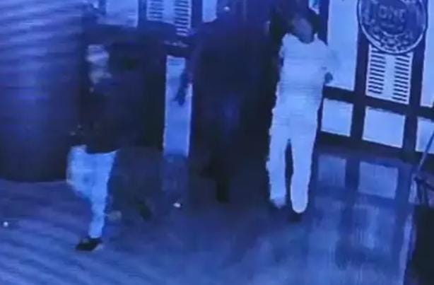 नशे में ठेकेदार ने मॉल की सीढ़ियों पर चढ़ाई स्कॉर्पियो, पुलिस ने किया गिरफ्तार