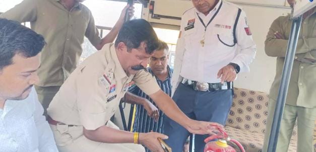 खैरागढ़ में 21 स्कूली वाहनों की जांच, सुरक्षा मानकों में खामियां मिलने पर दिए सुधार के निर्देश