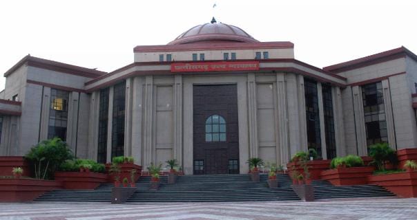 बलौदाबाजार DEO संदीप शर्मा की नियुक्ति रद्द, हाईकोर्ट ने राज्य शासन का आदेश किया निरस्त