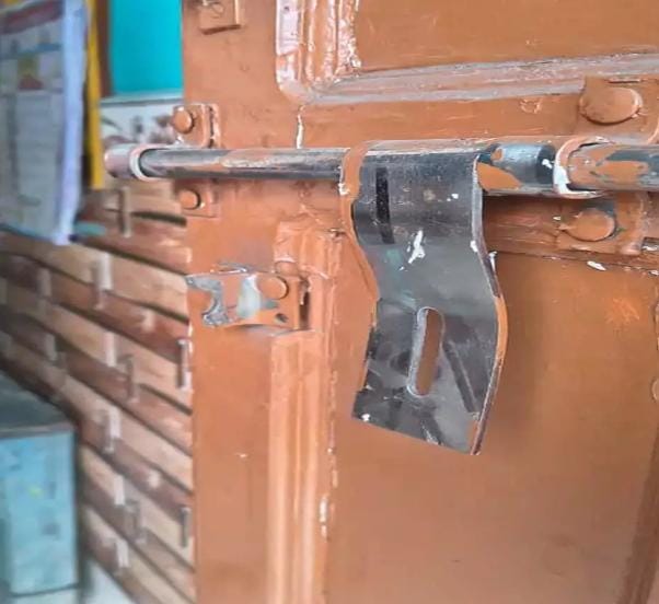 प्रधान पाठक के सूने मकान में चोरी, लाखों के जेवर लेकर फरार हुए चोर