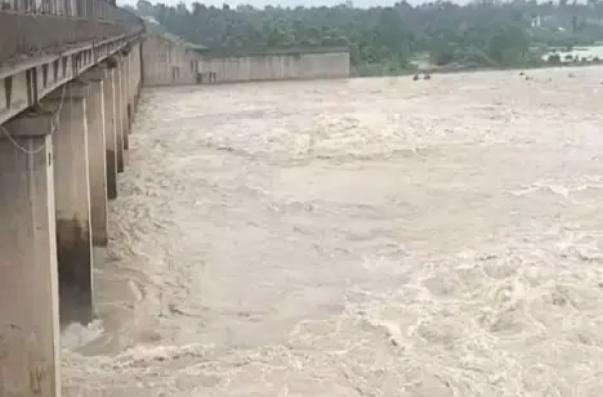 लगातार बारिश के बीच बांगो बांध का जलस्तर बढ़ा, गेट खोलने की तैयारी