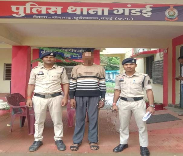 खैरागढ़ में सट्टा खिलाते युवक को पुलिस ने रंगे हाथ दबोचा