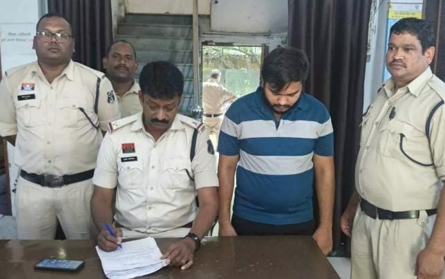 शादी का झांसा देकर युवती से दैहिक शोषण, फरार आरोपी गिरफ्तार