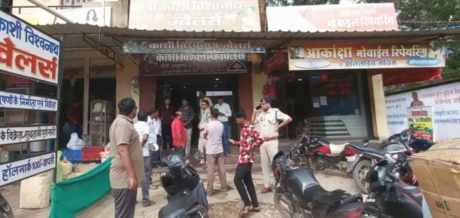 सीतापुर में दिनदहाड़े 1 करोड़ की उठाईगिरी, ज्वेलर्स की स्कूटी से जेवरात से भरा बैग लेकर फरार हुए बदमाश