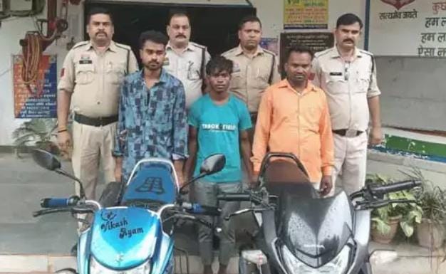 वाहन चोरी के दो मामलों का खुलासा, तीन आरोपी गिरफ्तार