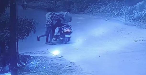 रायपुर: सरोरा में कथित चाकूबाजी का CCTV वीडियो सामने आया, इलाके में दहशत