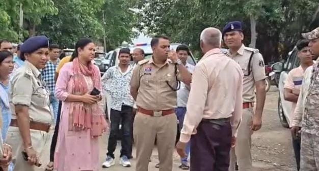 लातनाला हादसा: कलेक्टर और एसपी ने घटनास्थल का किया निरीक्षण, सर्च ऑपरेशन तेज करने के निर्देश