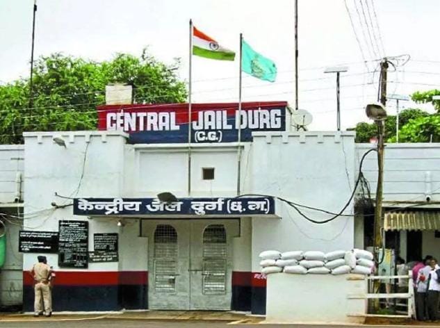 दुर्ग केंद्रीय जेल का कलेक्टर ने किया औचक निरीक्षण