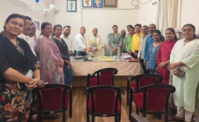 सहायक श्रमायुक्त कार्यालय पहुंचे डॉ. रामप्रताप सिंह, श्रमिक हितों की योजनाओं के प्रभावी क्रियान्वयन पर दिया जोर