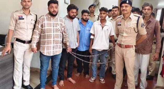 रायपुर में देर रात बर्थडे पार्टी का हंगामा, पुलिस से झूमाझटकी के बाद 7 गिरफ्तार