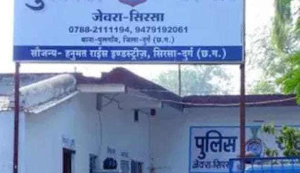 बीच सड़क उपसरपंच की चाकू मारकर हत्या, मोबाइल और नकदी लूटकर फरार हुए बदमाश