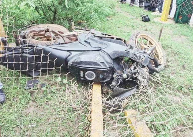 तेज रफ्तार बाइक डिवाइडर से टकराई, युवक की इलाज के दौरान मौत