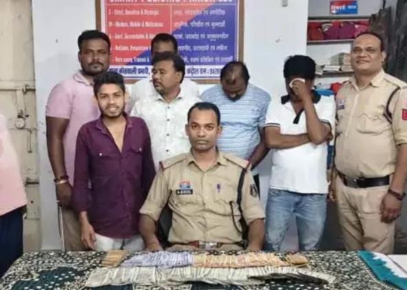 सूने मकान में चल रहा था जुआ फड़, पुलिस की रेड में 8 जुआरी गिरफ्तार