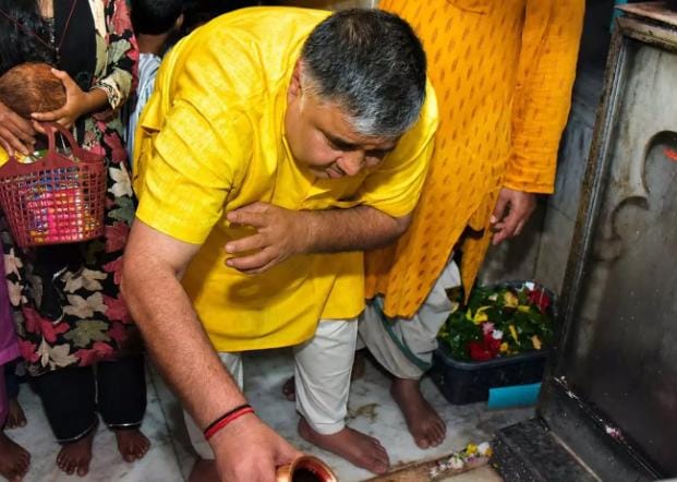 श्रावण के प्रथम सोमवार पर मंत्री राजेश अग्रवाल ने किया जलाभिषेक