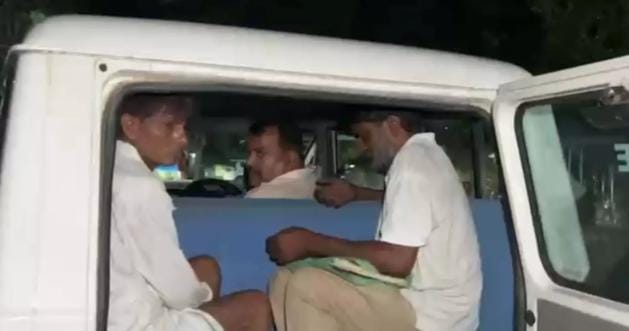 टैगोर नगर में घुसा बेकाबू ट्रक, नशे में चालक ने मचाई अफरा-तफरी